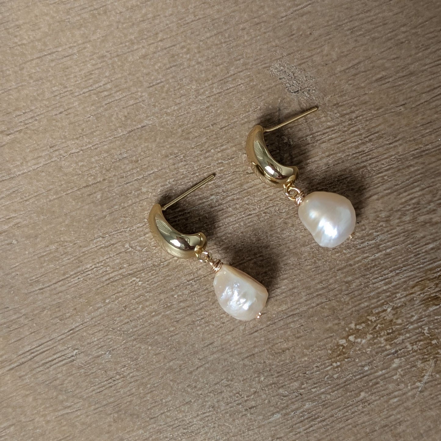 Halia - Dome Pearl Drop