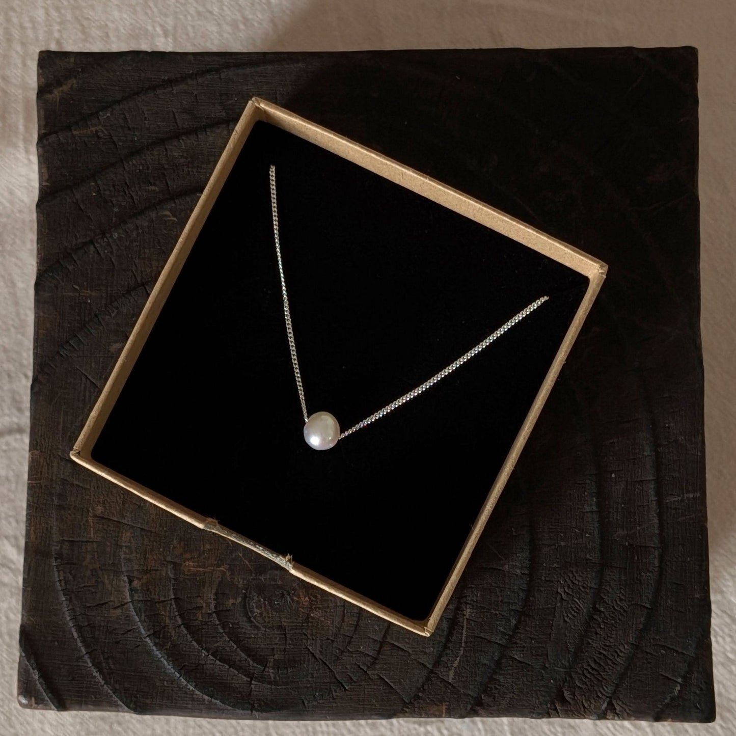 Elvie - Single Pearl Necklace