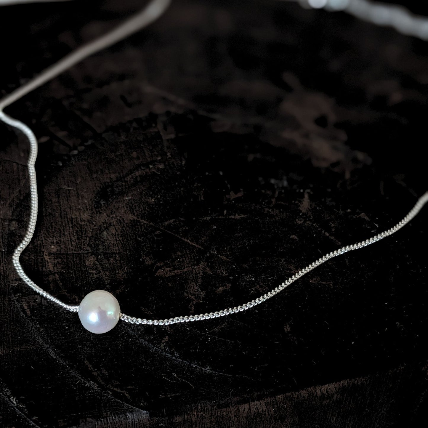 Elvie - Single Pearl Necklace