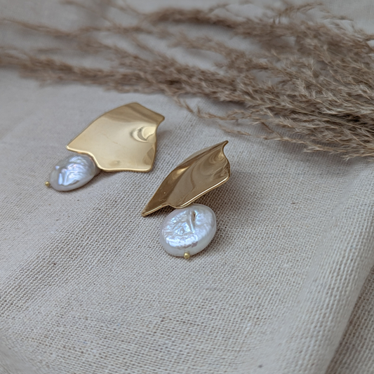 Delta - Statement Earrings with Baroque Pearl